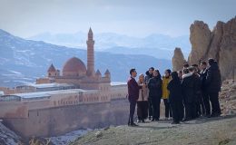 “Ağrı’nın Zirvesinden Gerçek Hikayeler” Teknoloji ile Hayallerine Ulaşmak İsteyen Öğrencilerin Hikayesi Belgesele Dönüştü