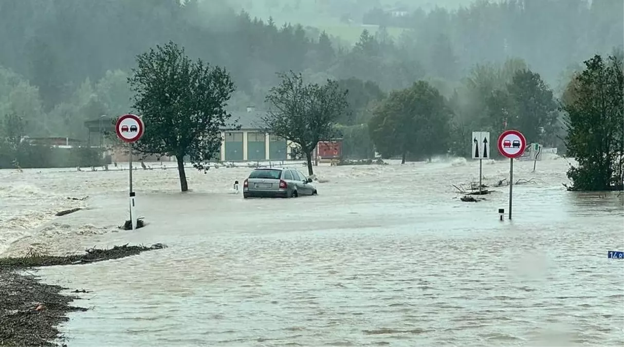 Avusturya’da Sel Can Aldı