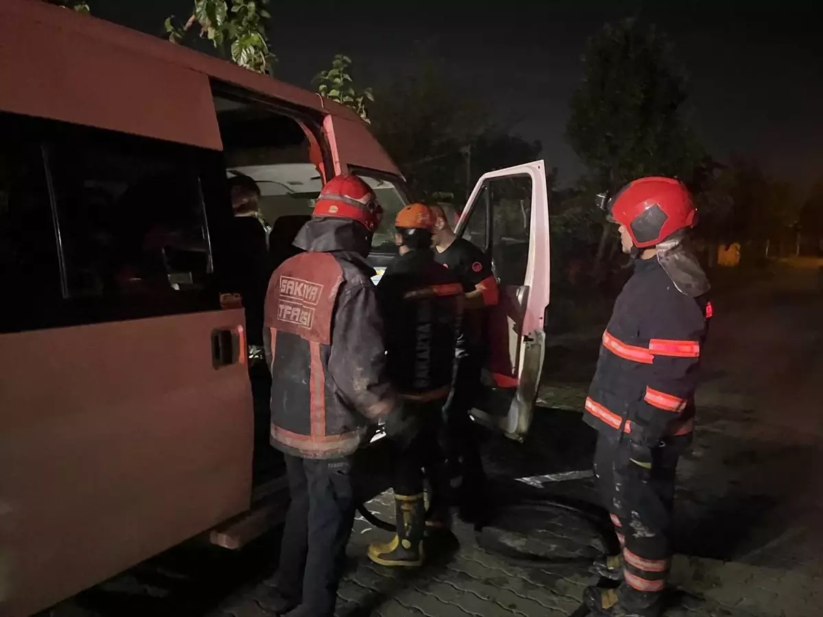 Hendek’te Minibüste Yangın